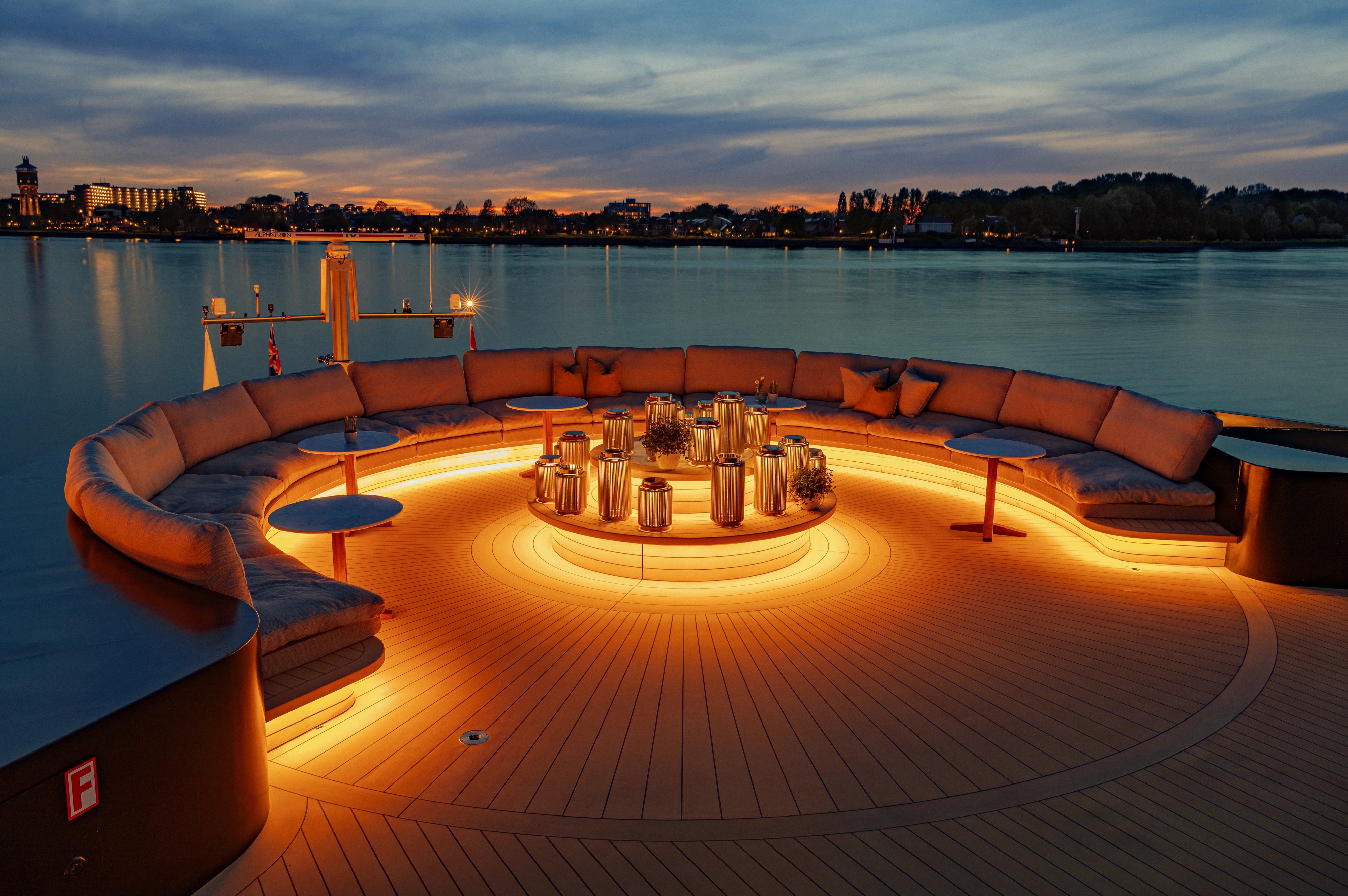 APT Solara - Daystar Deck